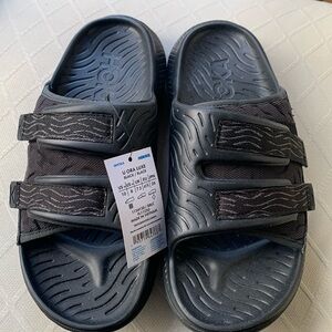 Hoka One One Unisex ORA Luxe black Open Toe Slide Sandals size 10.